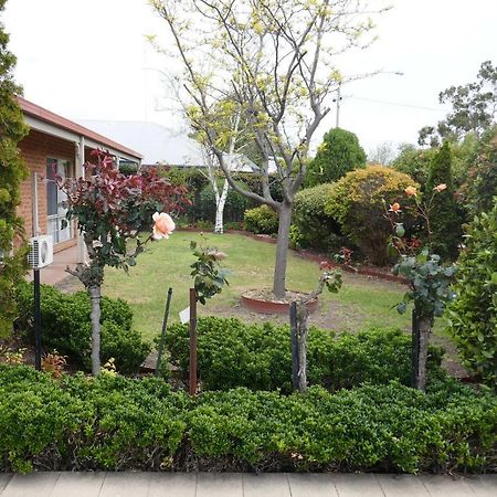 Colonial Motor Inn Bairnsdale Golden Chain Property Экстерьер фото
