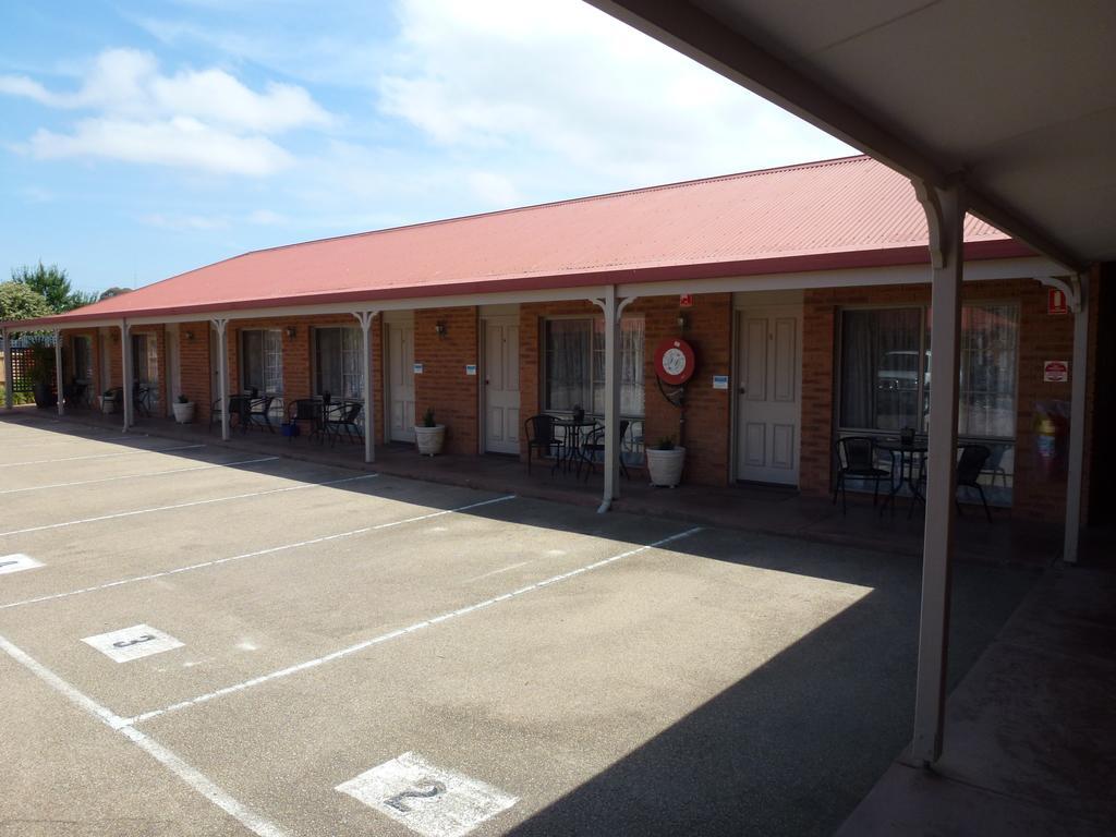 Colonial Motor Inn Bairnsdale Golden Chain Property Экстерьер фото