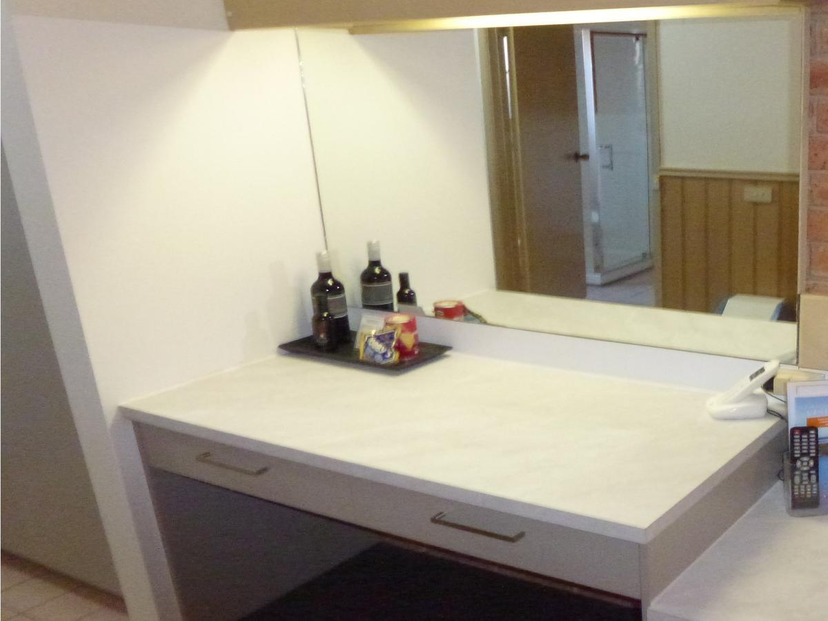 Colonial Motor Inn Bairnsdale Golden Chain Property Экстерьер фото