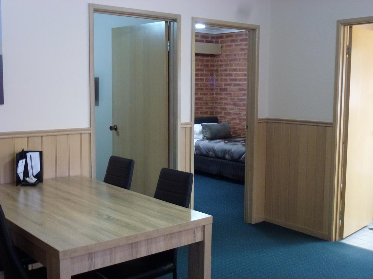 Colonial Motor Inn Bairnsdale Golden Chain Property Экстерьер фото