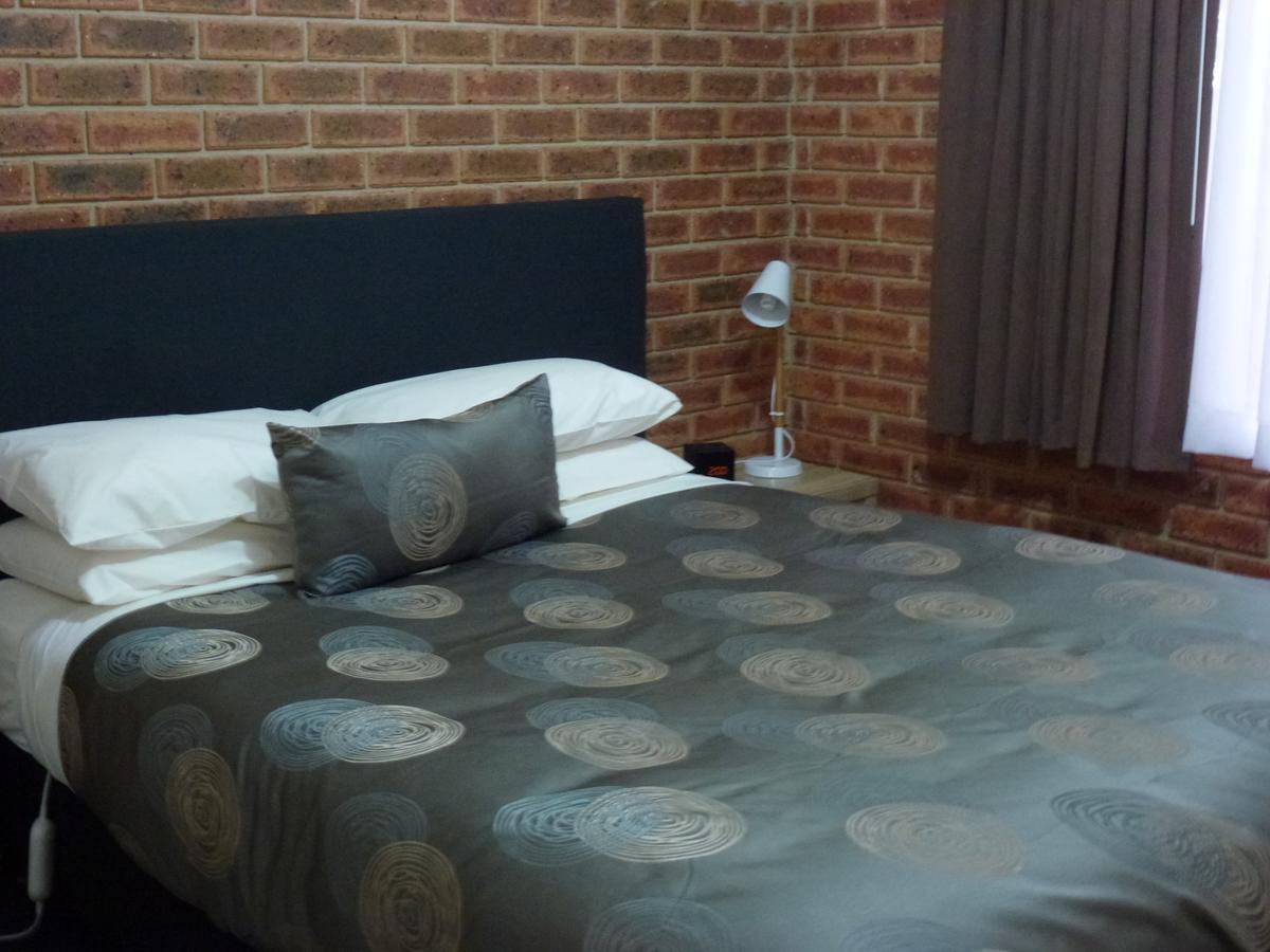 Colonial Motor Inn Bairnsdale Golden Chain Property Экстерьер фото