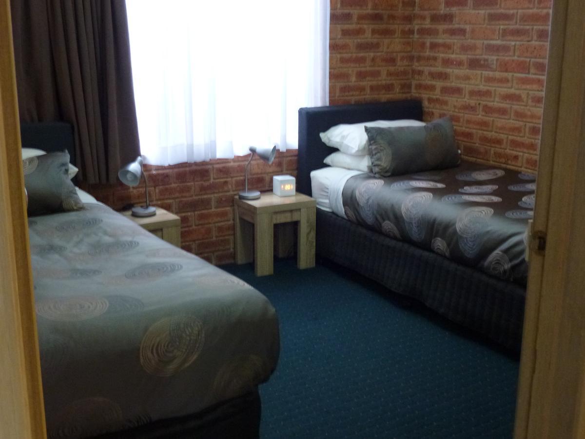 Colonial Motor Inn Bairnsdale Golden Chain Property Экстерьер фото