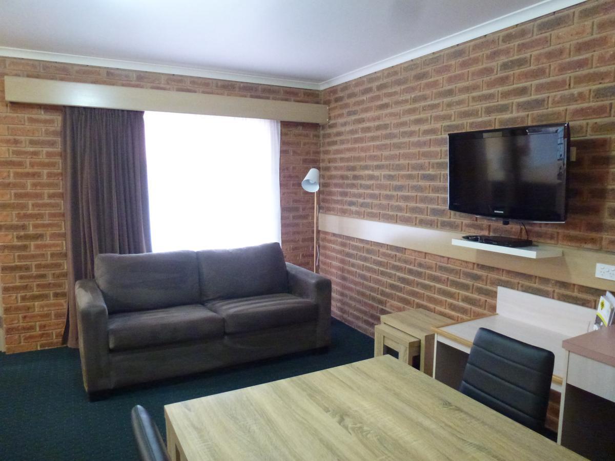 Colonial Motor Inn Bairnsdale Golden Chain Property Экстерьер фото