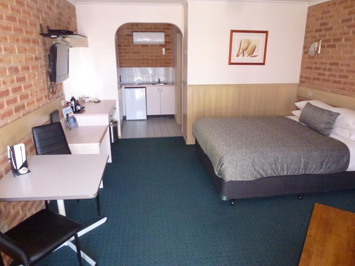Colonial Motor Inn Bairnsdale Golden Chain Property Экстерьер фото