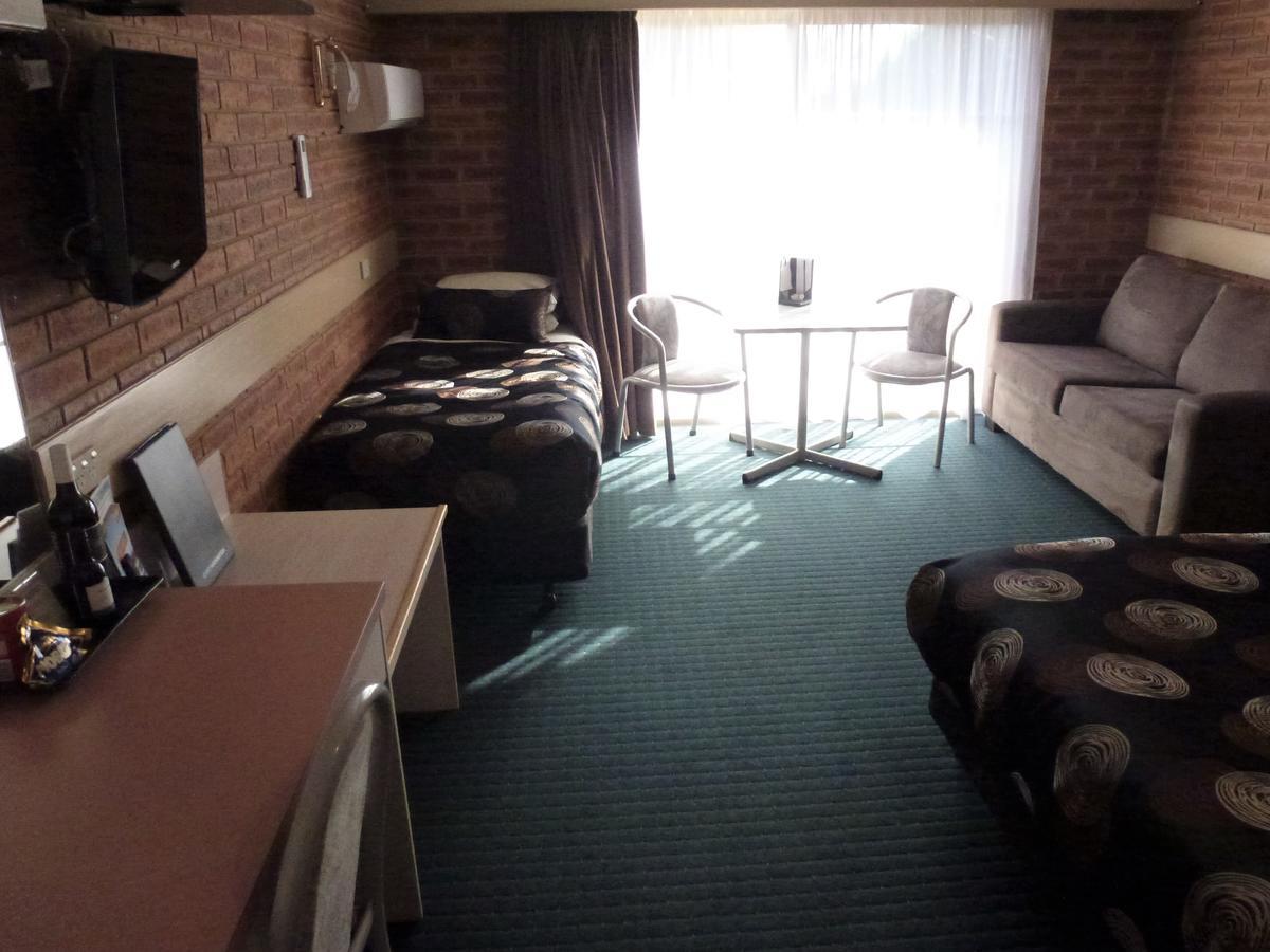 Colonial Motor Inn Bairnsdale Golden Chain Property Экстерьер фото