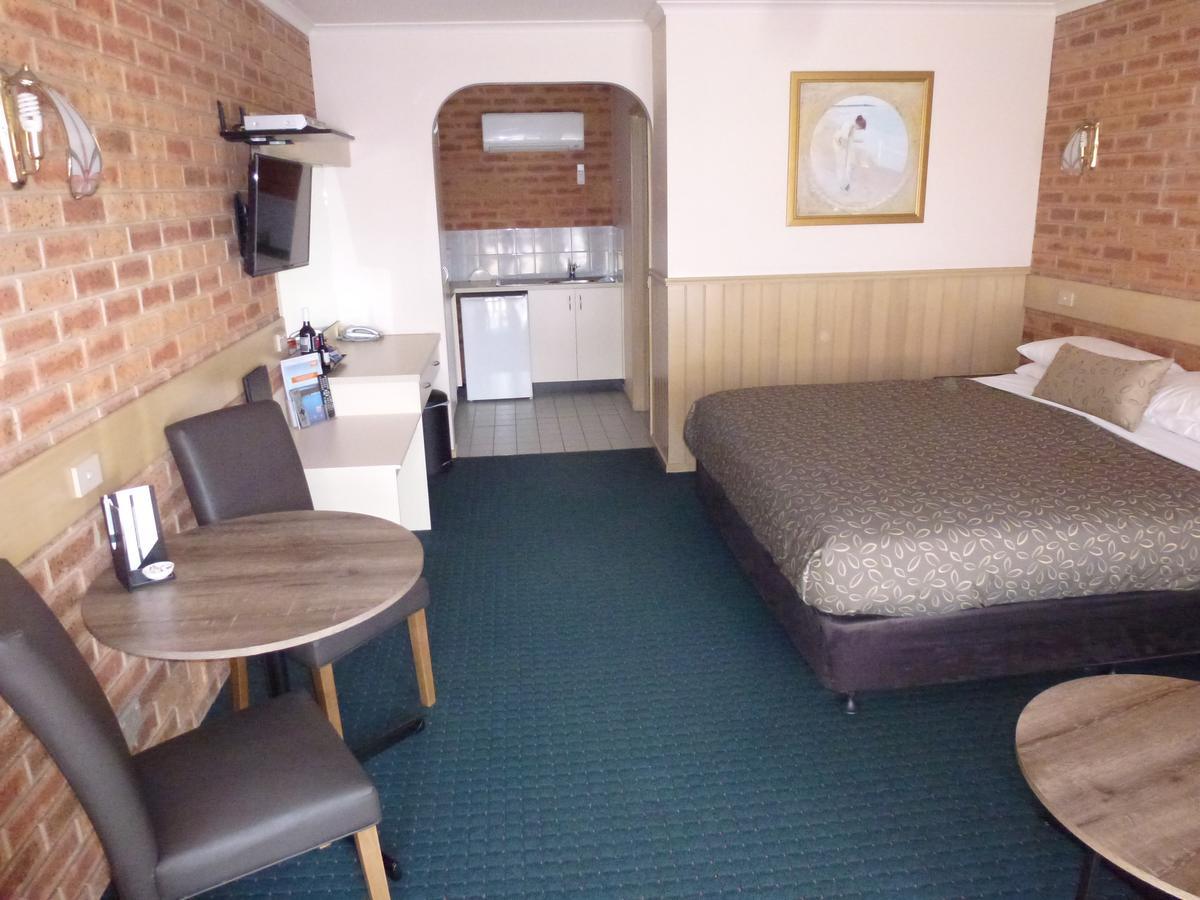 Colonial Motor Inn Bairnsdale Golden Chain Property Экстерьер фото