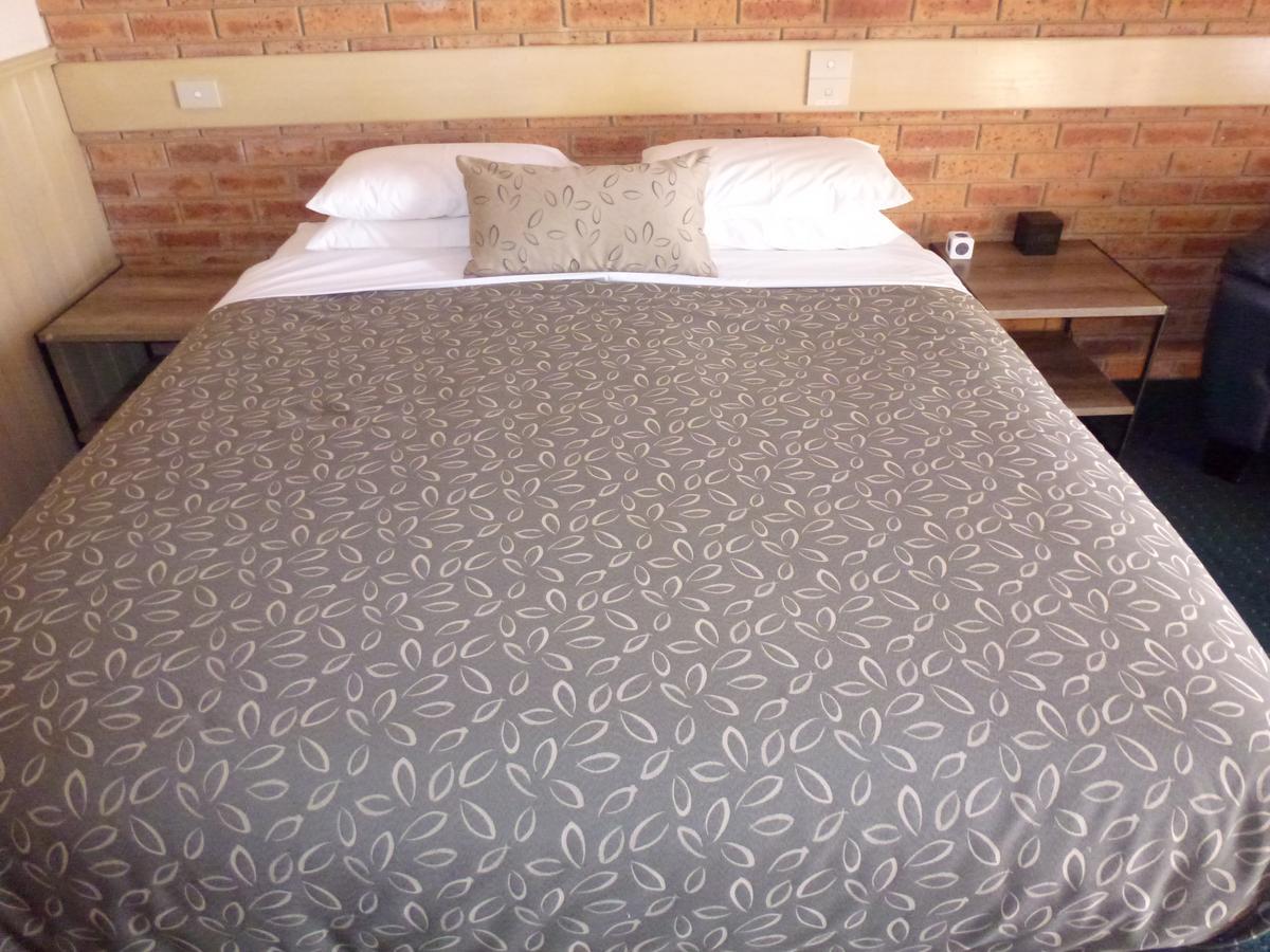 Colonial Motor Inn Bairnsdale Golden Chain Property Экстерьер фото