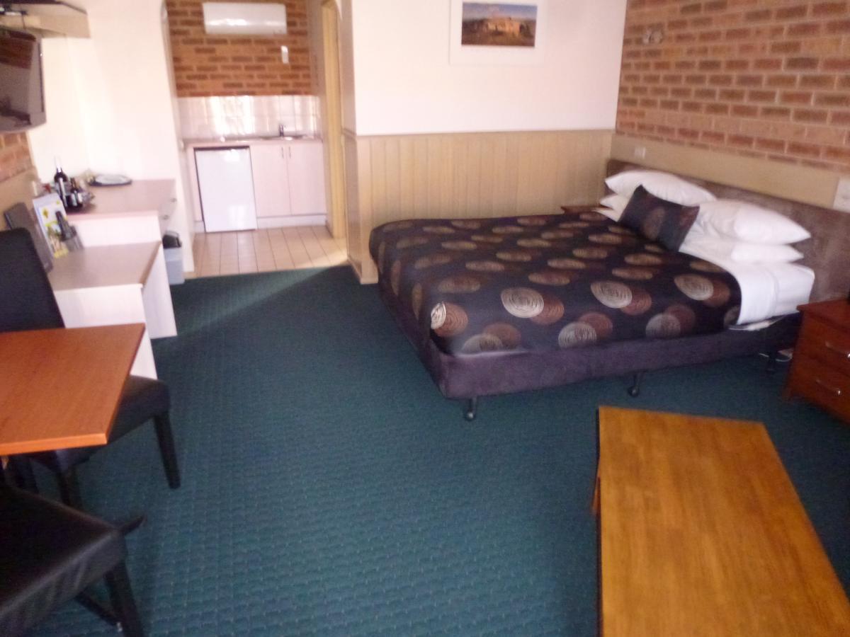 Colonial Motor Inn Bairnsdale Golden Chain Property Экстерьер фото