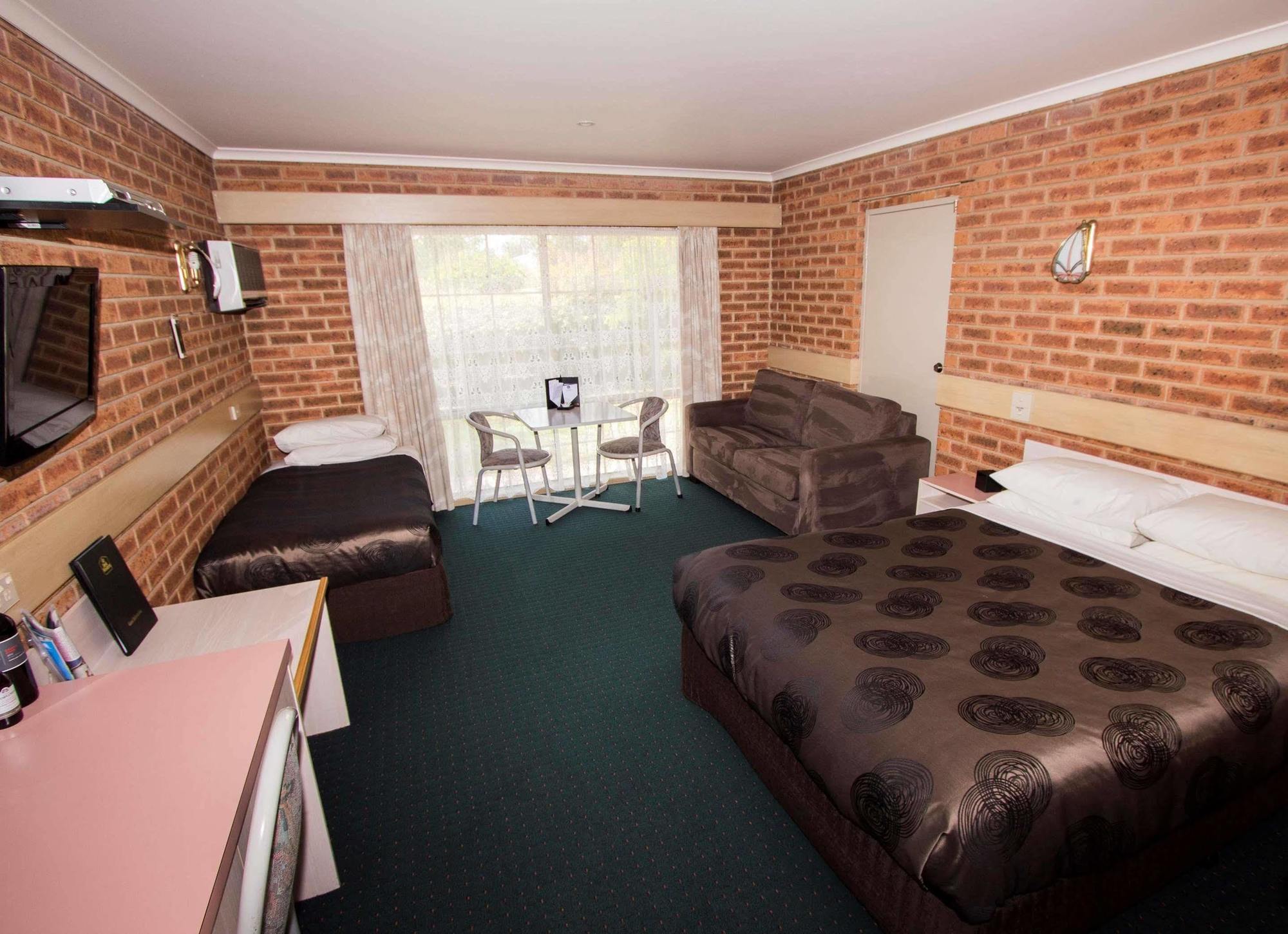 Colonial Motor Inn Bairnsdale Golden Chain Property Экстерьер фото