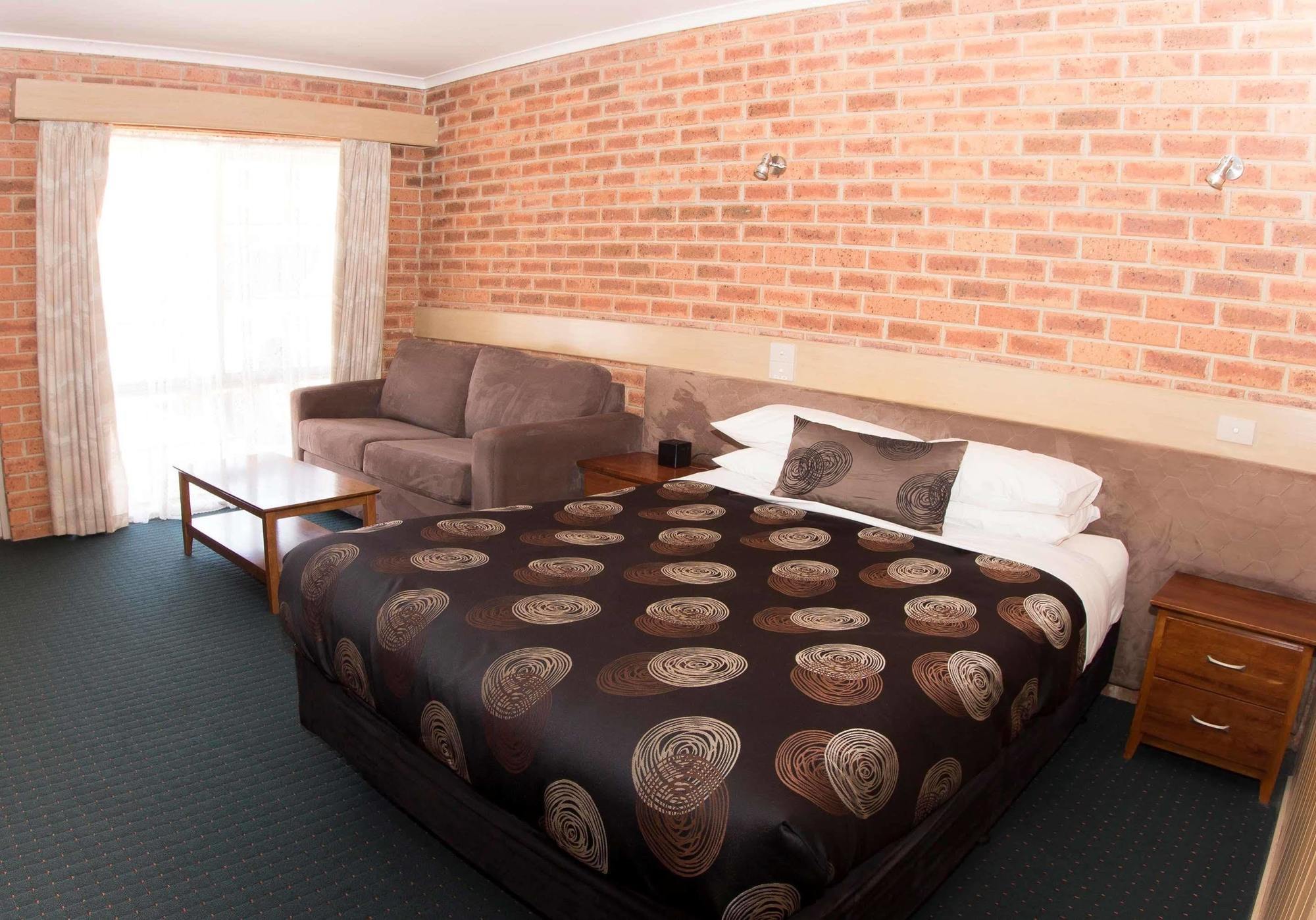 Colonial Motor Inn Bairnsdale Golden Chain Property Экстерьер фото