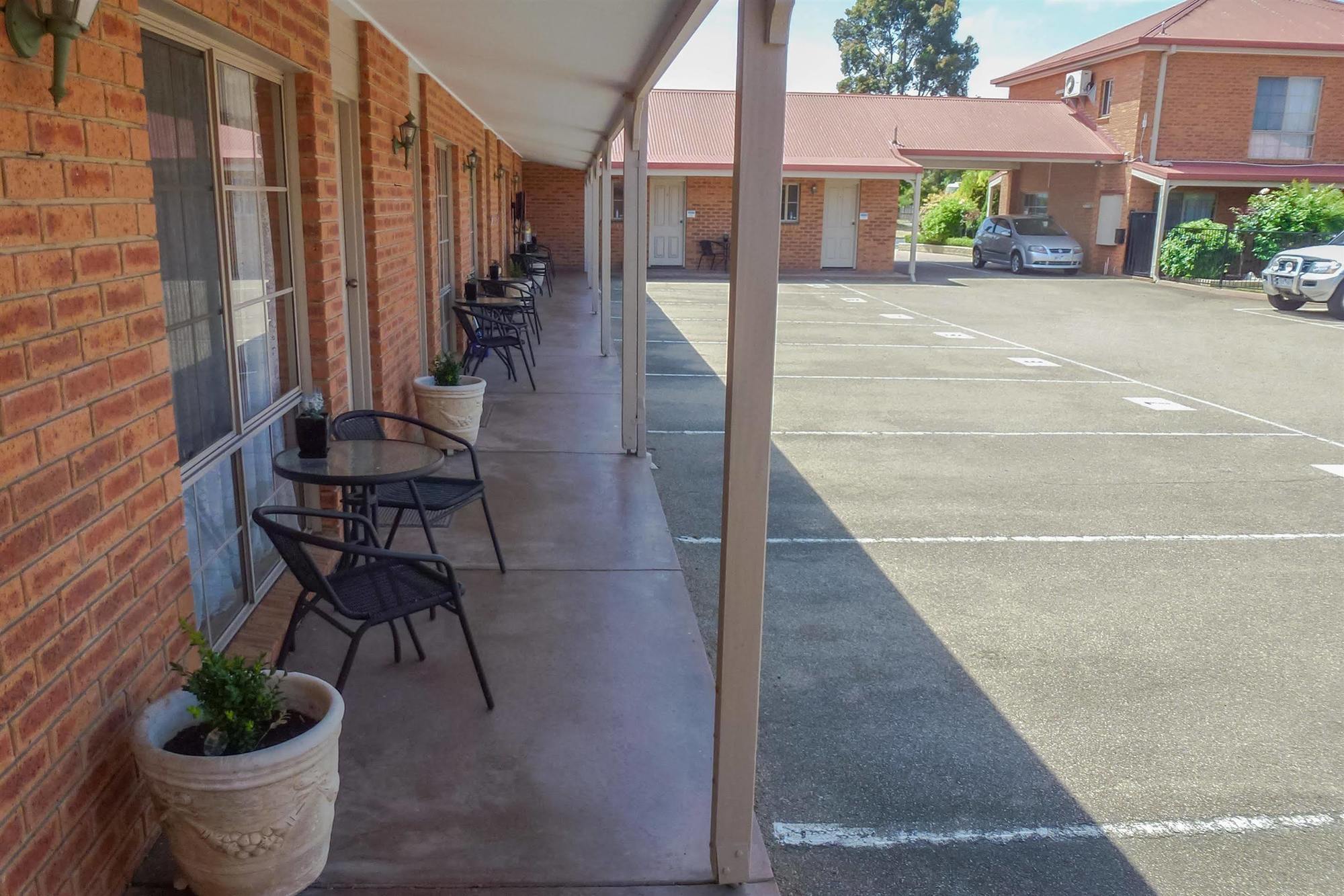 Colonial Motor Inn Bairnsdale Golden Chain Property Экстерьер фото
