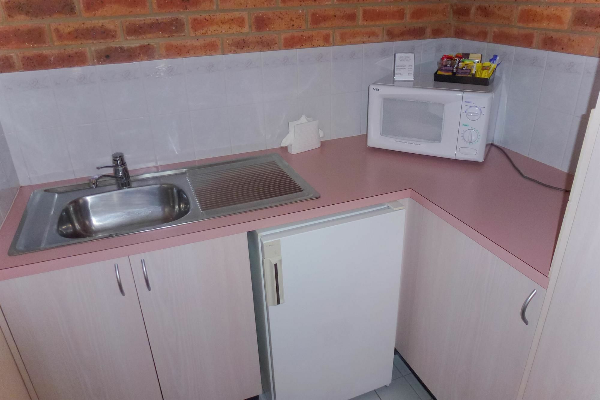 Colonial Motor Inn Bairnsdale Golden Chain Property Экстерьер фото