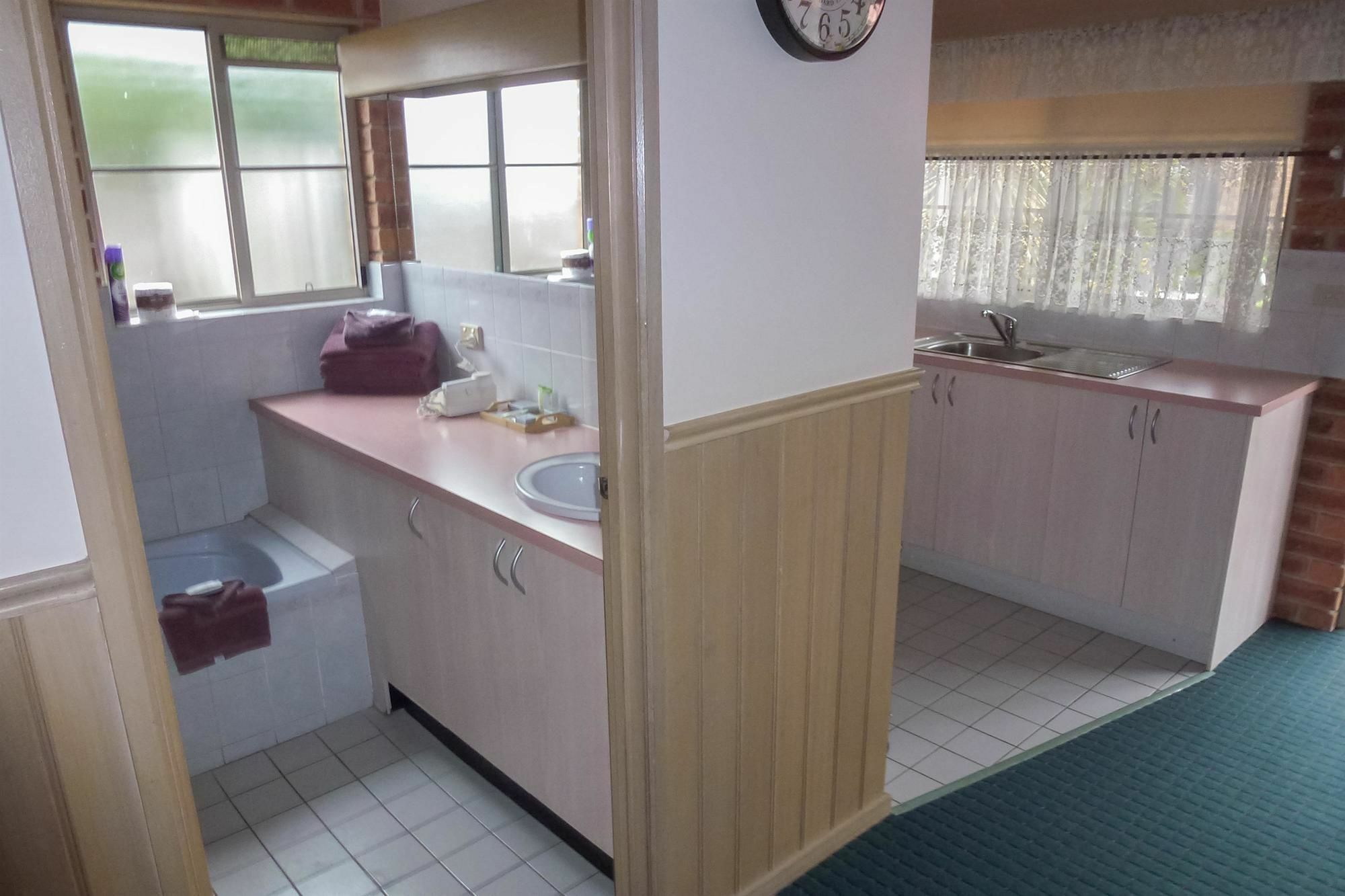 Colonial Motor Inn Bairnsdale Golden Chain Property Экстерьер фото