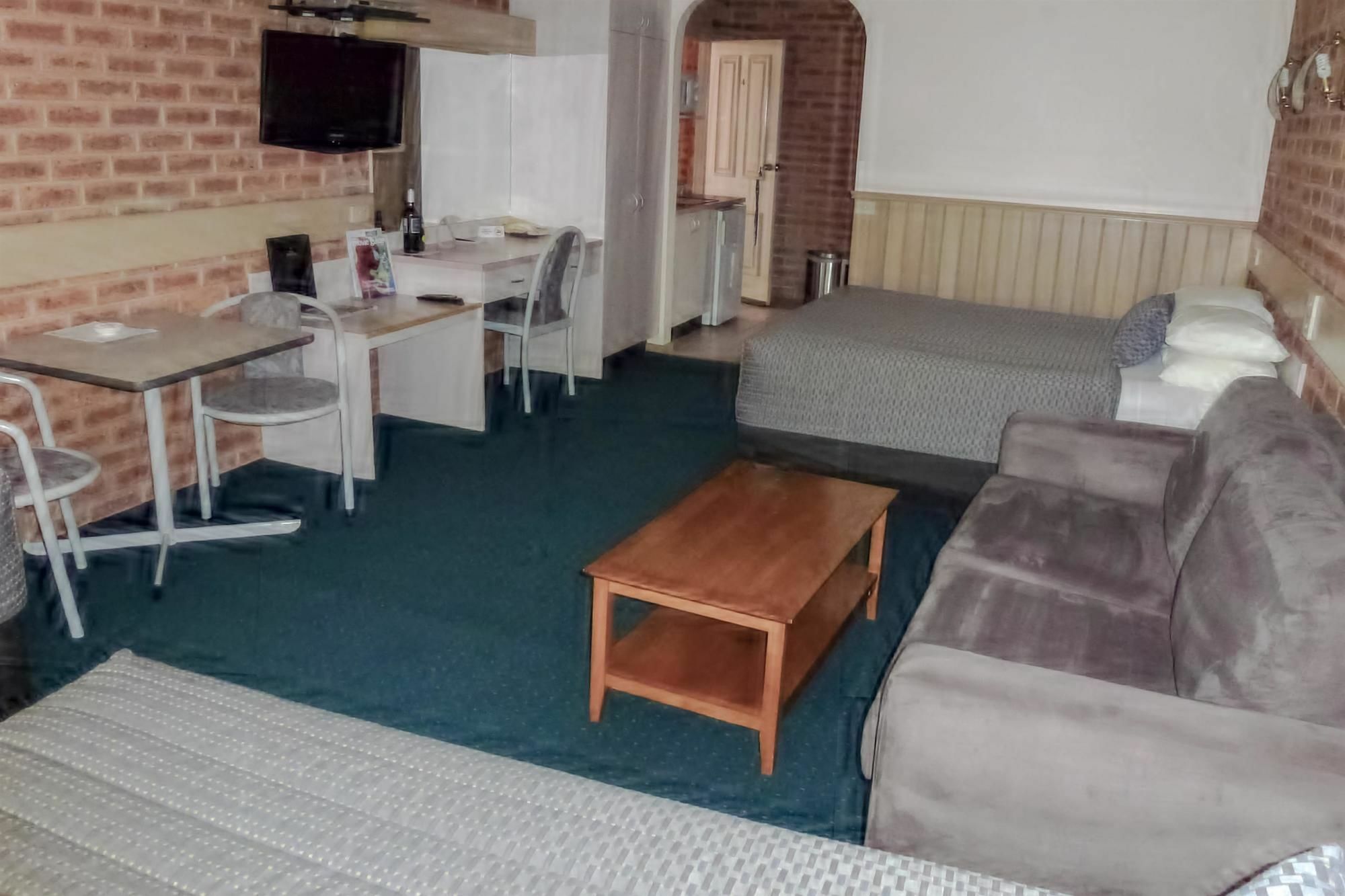 Colonial Motor Inn Bairnsdale Golden Chain Property Экстерьер фото