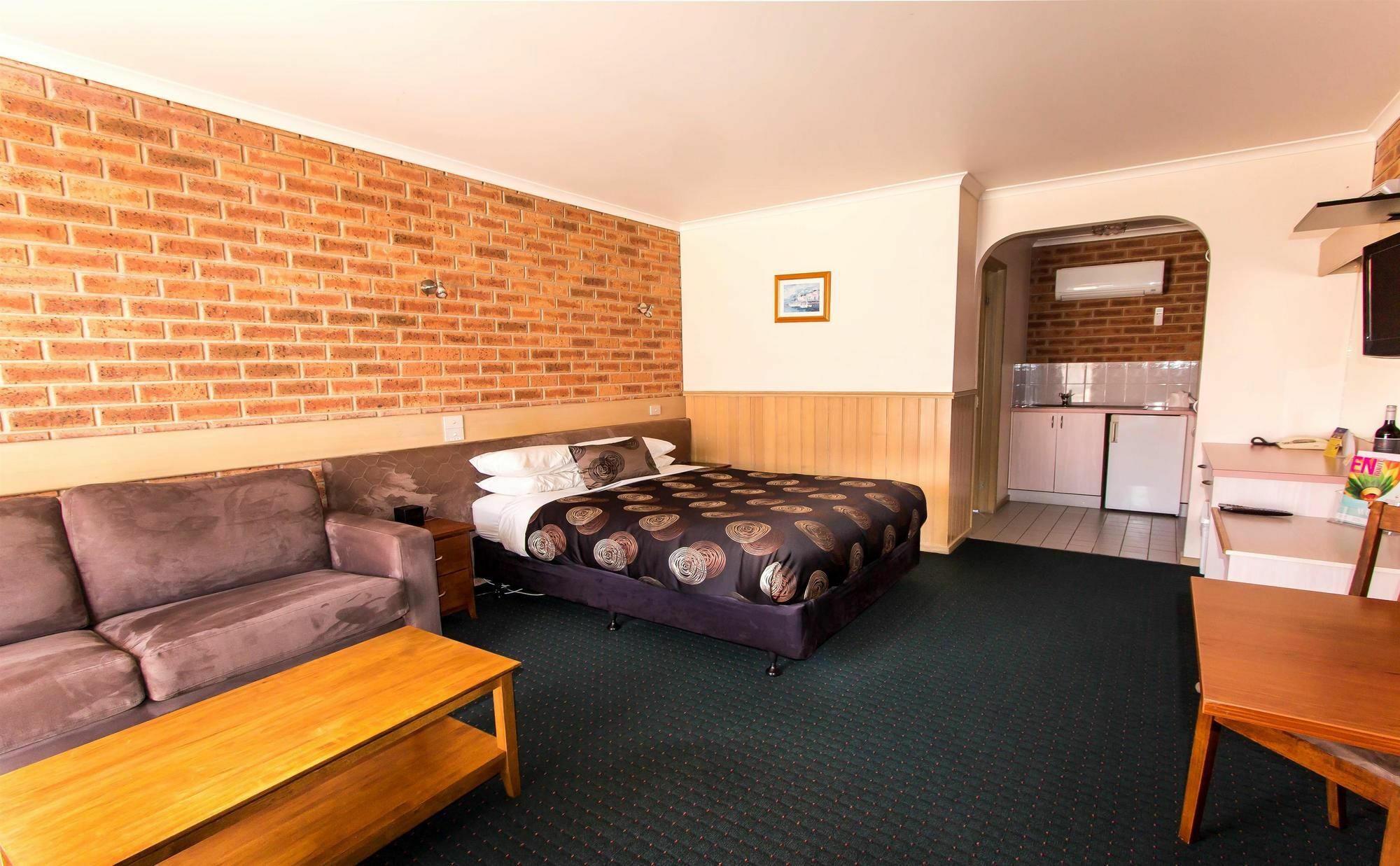 Colonial Motor Inn Bairnsdale Golden Chain Property Экстерьер фото