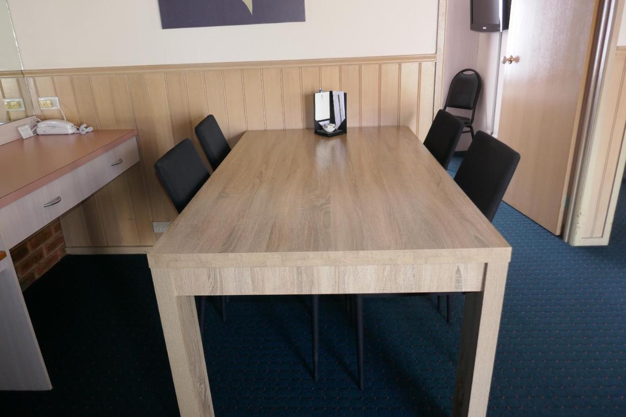 Colonial Motor Inn Bairnsdale Golden Chain Property Экстерьер фото