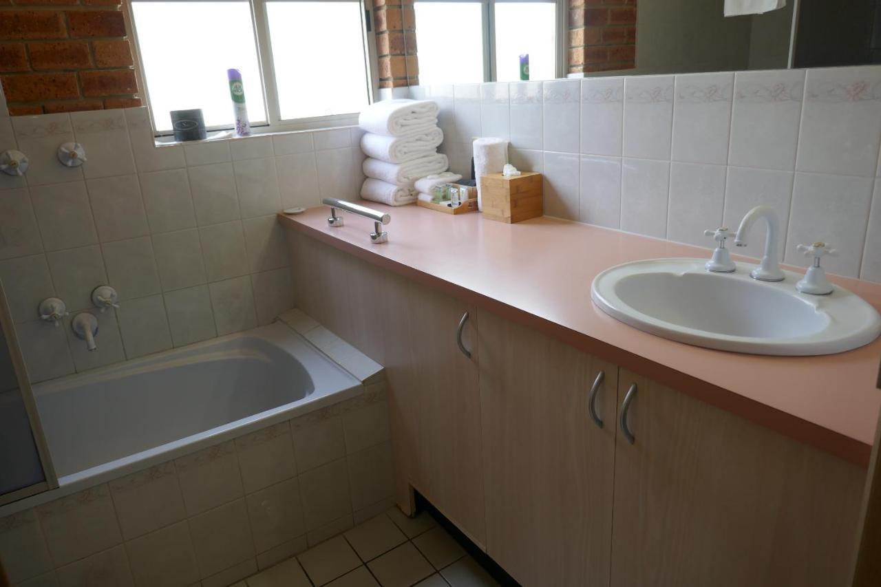 Colonial Motor Inn Bairnsdale Golden Chain Property Экстерьер фото