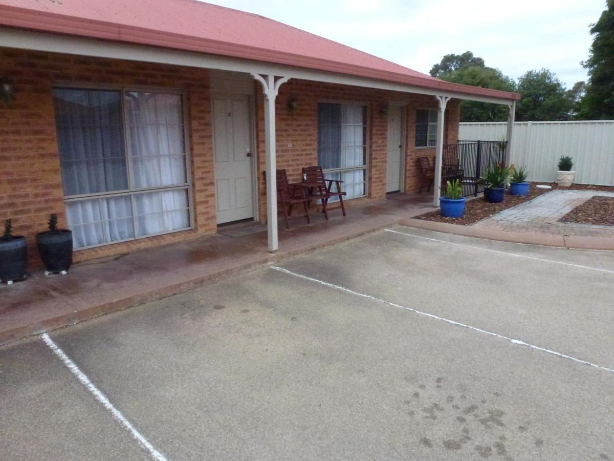 Colonial Motor Inn Bairnsdale Golden Chain Property Экстерьер фото